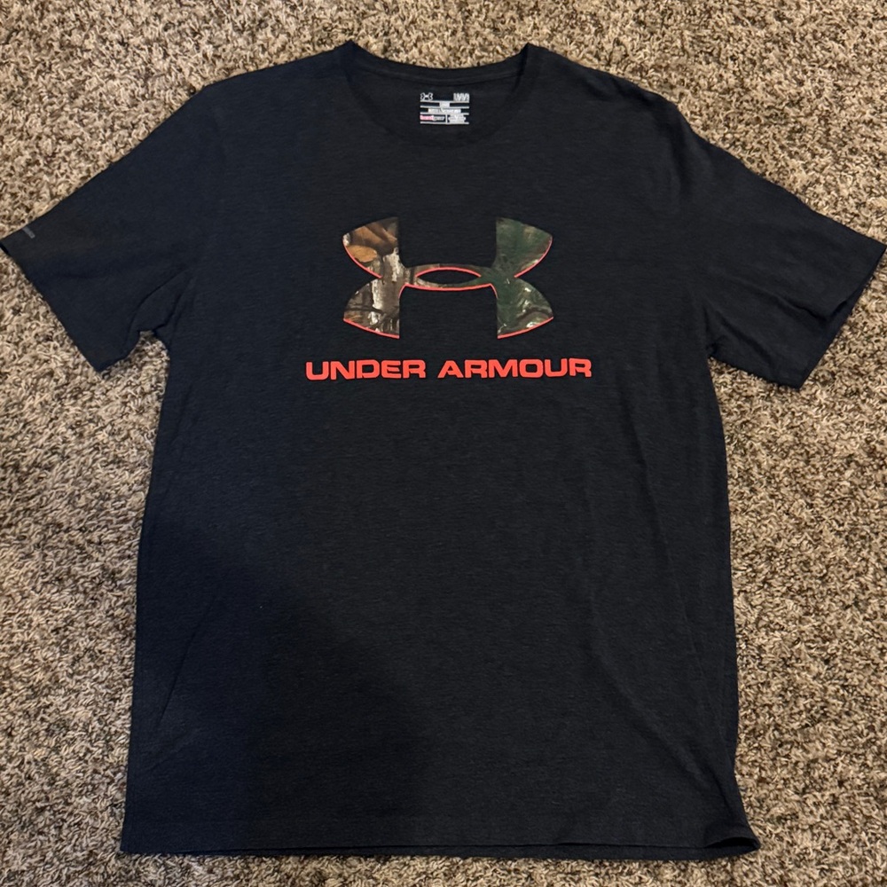 Under Armour Men's Dark Gray T-Shirt with Camo Logo Heat Gear - Size Large